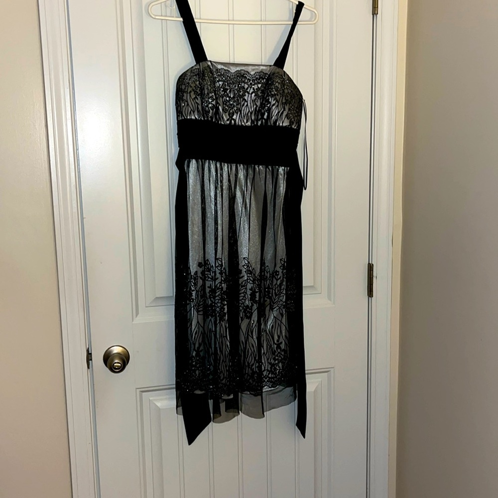 Dress barn collection size 4 dress black and gray